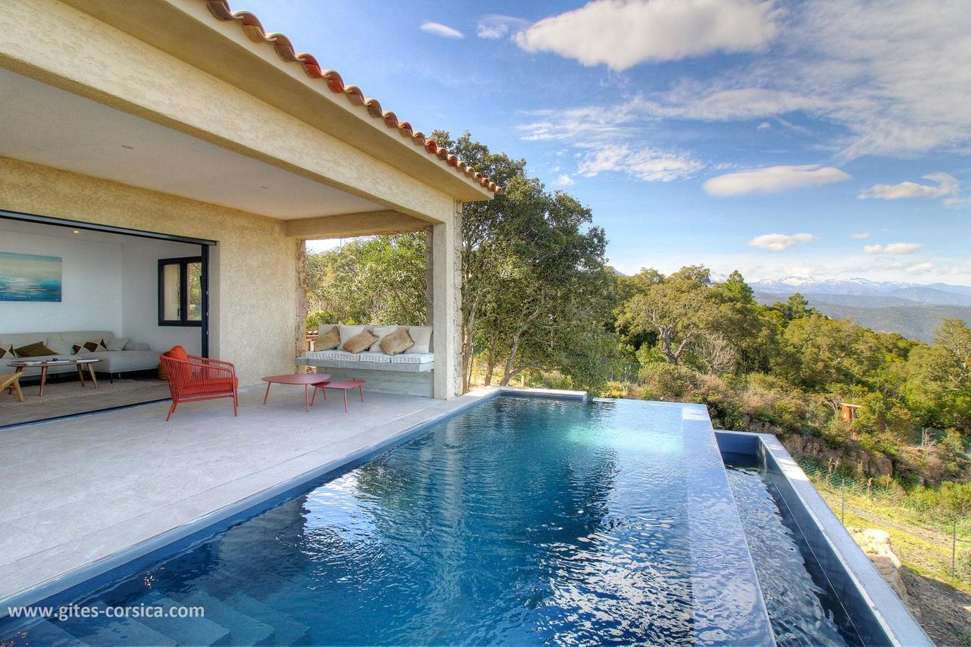 Piscine vue mer